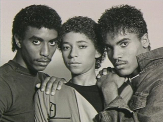 Lenny Kravitz (Right) as Romeo Blue